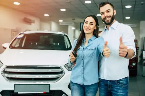 A satisfied customer of an auto finance company after faster credit decisions